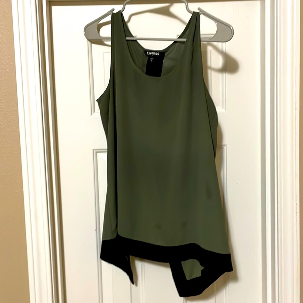 Dress up sleeveless shirt